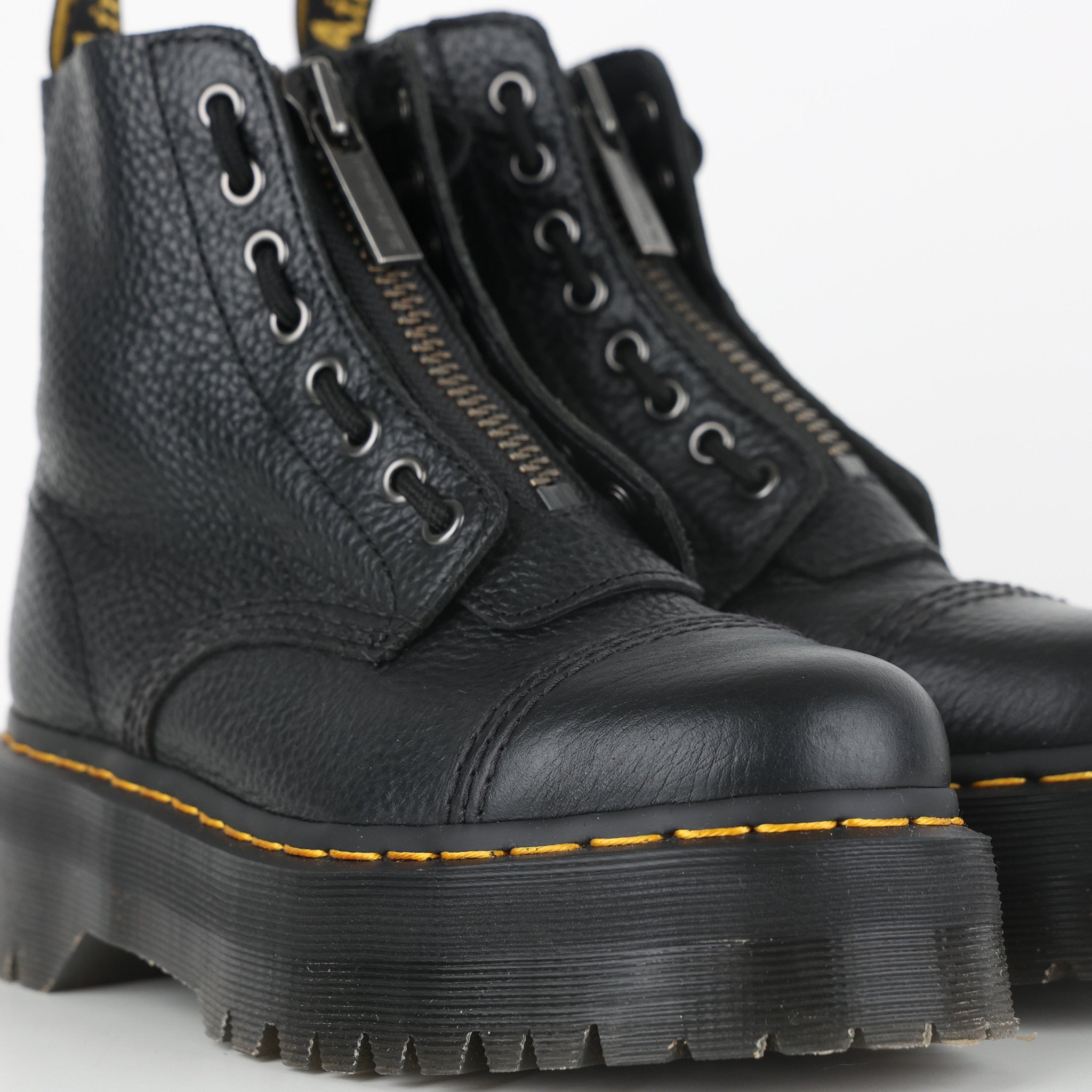 Dr martens black sales 37