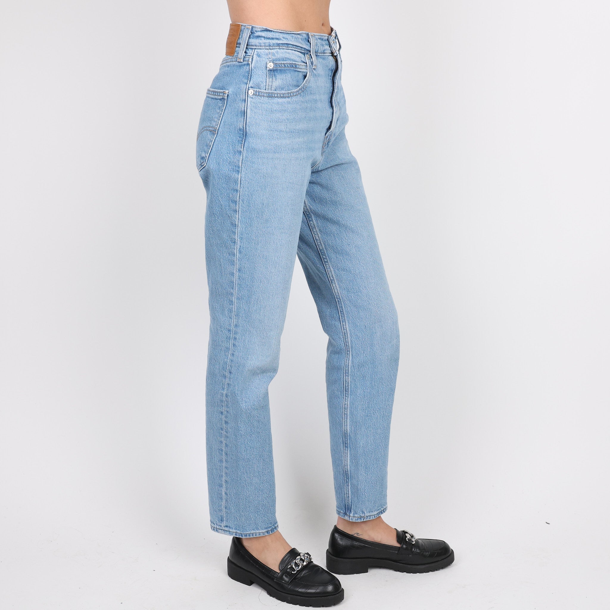 Levis Jeans, Waist 26 — The Cirkel